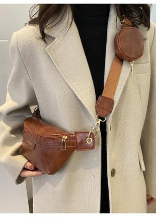 Бананка женская коричневая с ключницей