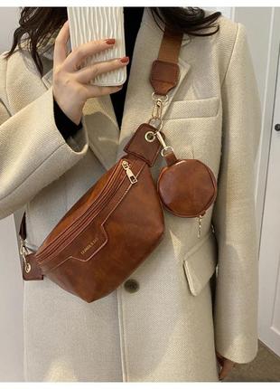 Бананка женская коричневая с ключницей