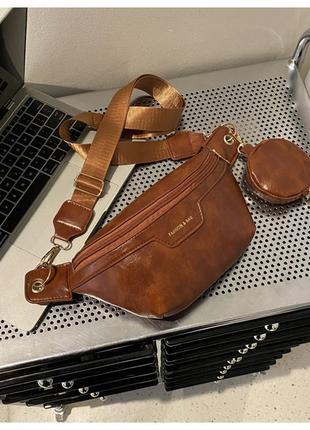 Бананка женская коричневая с ключницей