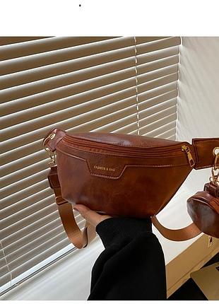 Бананка женская коричневая с ключницей