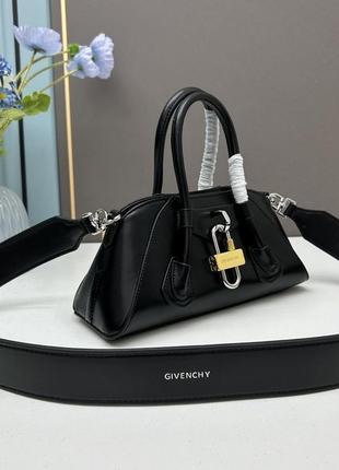Сумочка у стилі givenchy