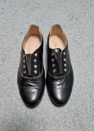 Шкіряні жіночі туфлі лофери весна