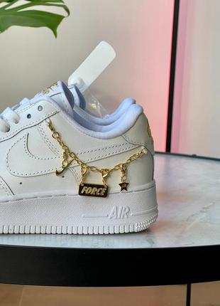 Женские кроссовки белые nike air force 1 lucky charms5 фото