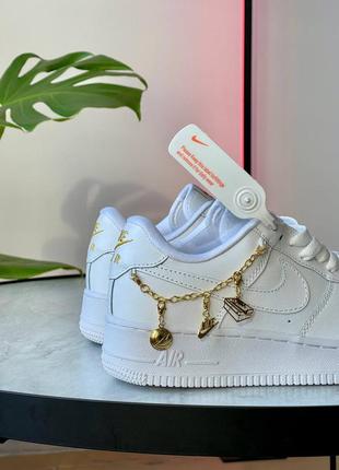 Женские кроссовки белые nike air force 1 lucky charms3 фото