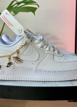 Женские кроссовки белые nike air force 1 lucky charms8 фото