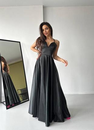 Платье вечернее белое беж чёрное голубое синее зелёное красное розовое бордо расклешённое с декольте с чашечками на бретельках длинное корсетное