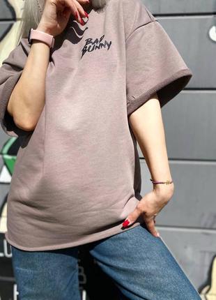 Женская качественная плотная коричневая футболка оверсайз bad bunny2 фото