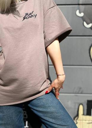Женская качественная плотная коричневая футболка оверсайз bad bunny7 фото