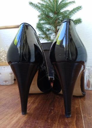 Женские классические туфли лодочки на высоком каблуке из черной лакированной кожи с ортопедической дышащей стелькой в новом состоянии размера 387 фото