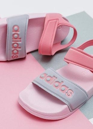 Босоніжки сандалі бренду adidas adilette  uk 3 eur 35