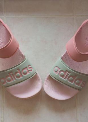 Босоніжки сандалі бренду adidas adilette  uk 3 eur 353 фото