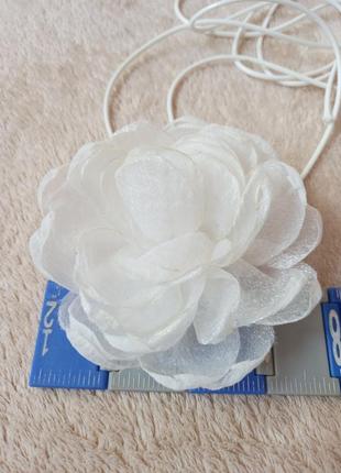 Чокер, цветок белый, иворе на длинном шнурке, веревке, тонкая лента6 фото