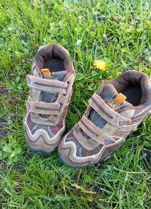 Кроссовки на парня 32 р.