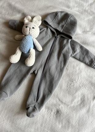 Теплый комбез на малышке 2-4 мес (размер 56-60)