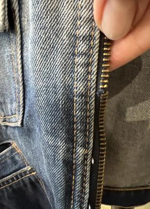 Стильная джинсовая куртка levi’s l с нюансом6 фото