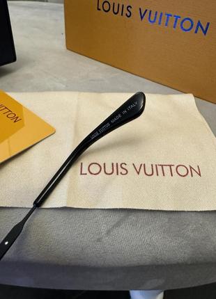 Солнцезащитные черные очки louis vuitton с гравировкой логотипа полный комплект7 фото