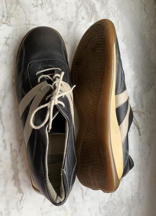 Фирменные кроссовки из натуральной кожи (размер 39.5-40)2 фото