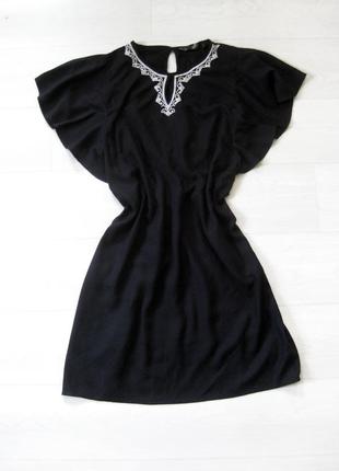 Чорне миле плаття з вишивкою та поясом accessorize5 фото