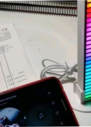 Лампа автоматически определяет внешнюю музыку через встроенный в ней микрофон.интерьер3 фото