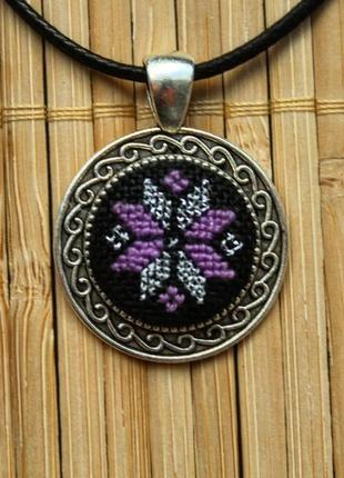 Кулон с микровышивкой ручной работы алатир