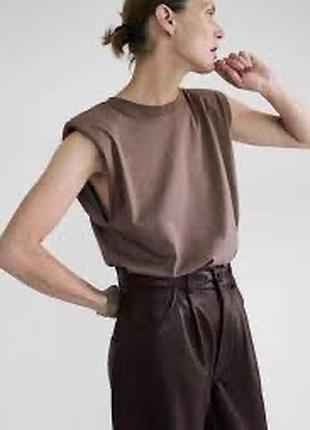 Футболка с плечиками