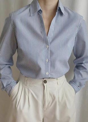 Рубашка в голубую полоску