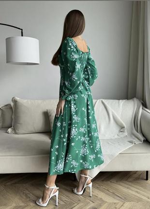 Зеленое цветочное платье с разрезом3 фото
