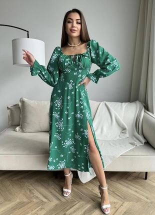 Зеленое цветочное платье с разрезом1 фото