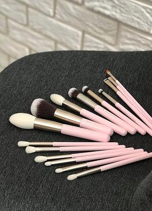 Кисти для макияжа