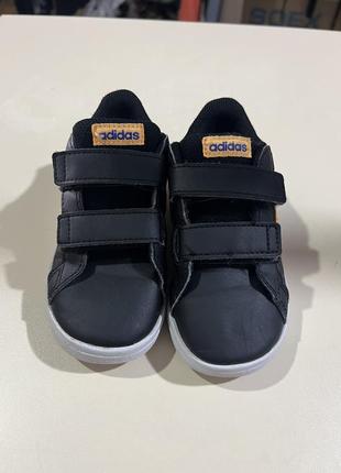 Adidas кросівки дитячі