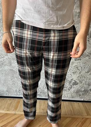 Базові брюки в клітинку