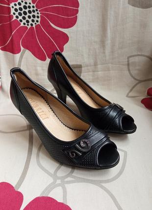Жіноче взуття/ туфлі чорні низькі 🖤 36 розмір, устілка 23 см2 фото