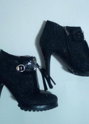 Черевики жіночі