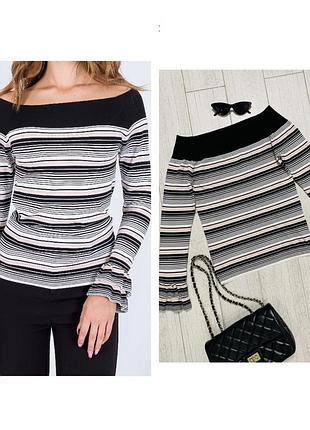 Жіноча стильна кофта в смужку з приспущеними плечами