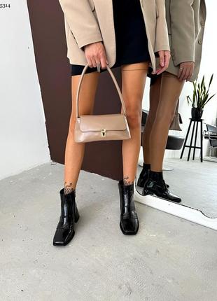 Стильные женские ботильоны с квадратным носиком лаковые