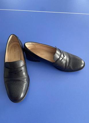 Лоферы кожаные clarks