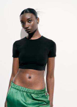 Базовый черный укороченый топ из полиамида zara топ майка футболе футболка короткая зара 3641/326