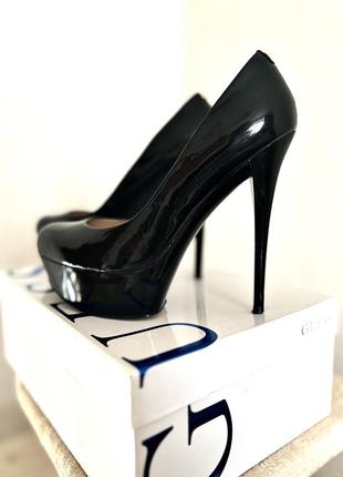 Жіночі туфлі guess