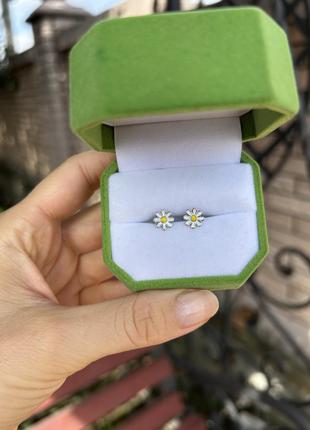 Серебряные детские серьги ромашка 925
