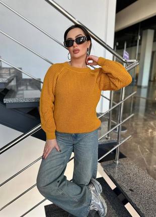 Стильний светр машинної в'язки