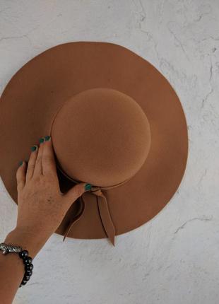 Крипущенная шляпа федора