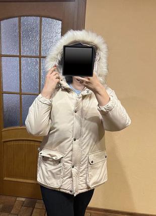 Зимова жіноча куртка фірми staff.