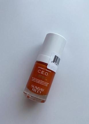 Освітлююча сироватка з вітаміном c sunday riley c.e.o. 15% vitamin c brightening serum