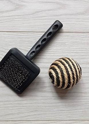 Пуходерка (щітка) + кулька (кігтеточка/іграшка) для котів і собак