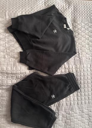 Спортивний костюм adidas