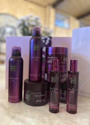 Гель для душу, скраб для тіла, крем для тіла yozakura від rituals