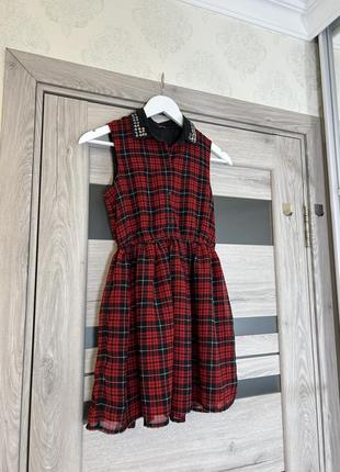 Очень красивое платье 140-146 см