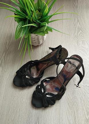 Босоніжки гарні