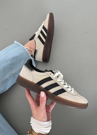 Женские кроссовки в стиле adidas spezial.