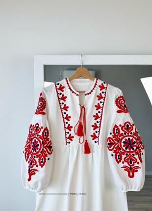 Вышитое платье длины миди3 фото